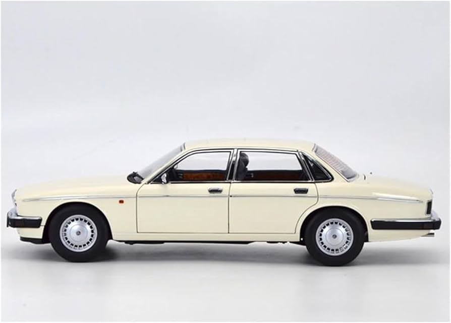 Amazon | ミニカー 1:18 ジャガーダイムラー XJ6 XJ40 おもちゃ